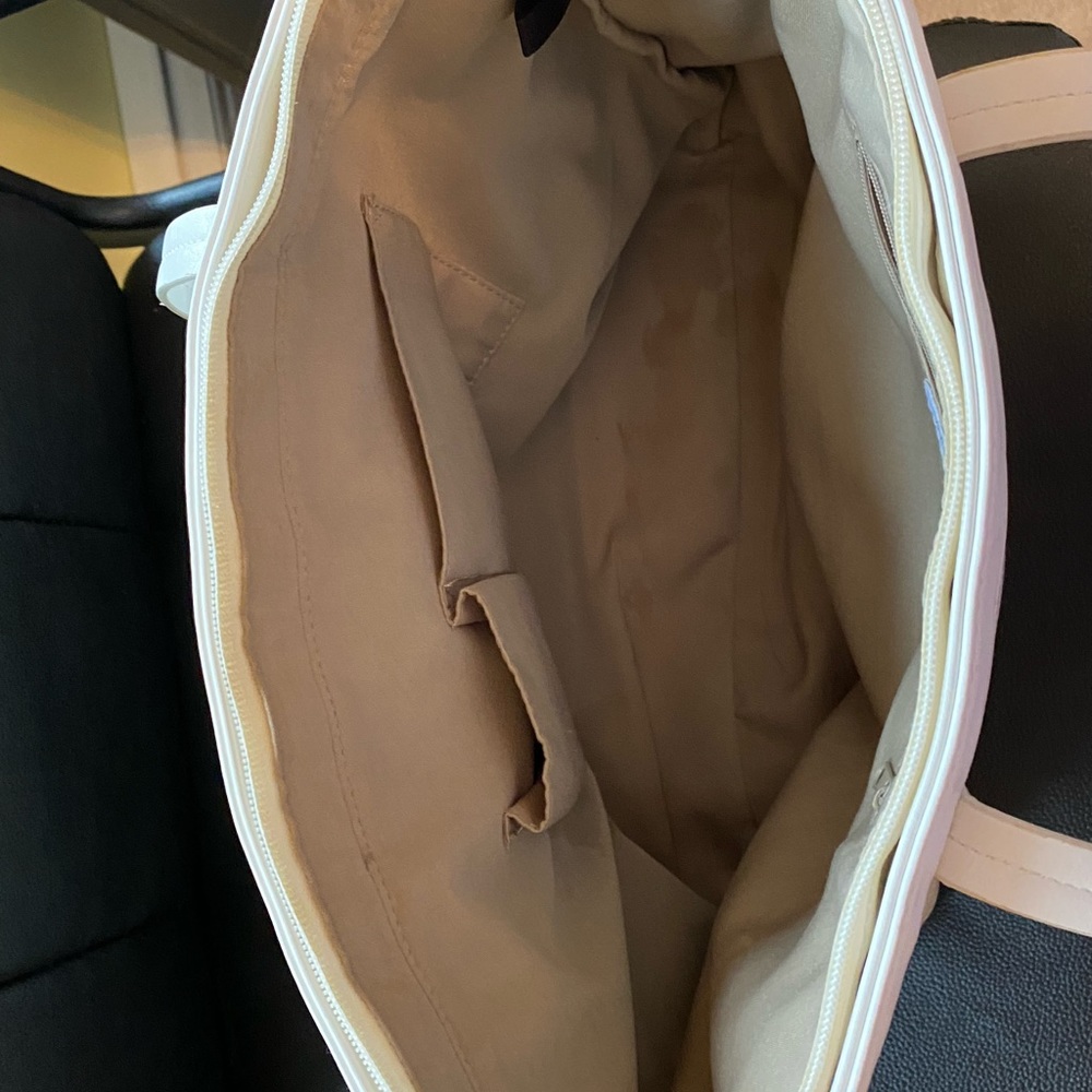 Kenneth Cole Reaction Purse - Picture 2 of 3